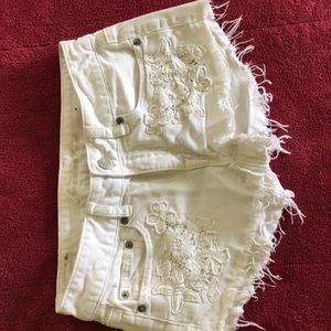 White appliqué short shorts